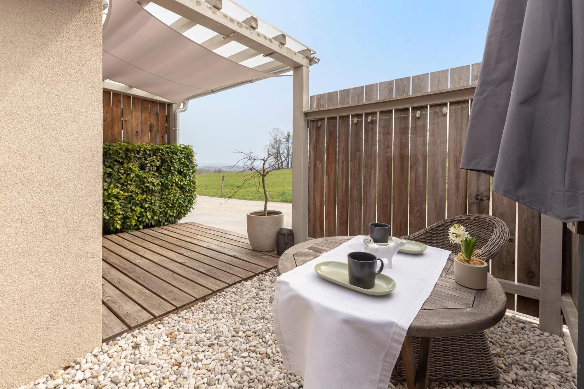 Garden Living Apartment Bled Exterior photo